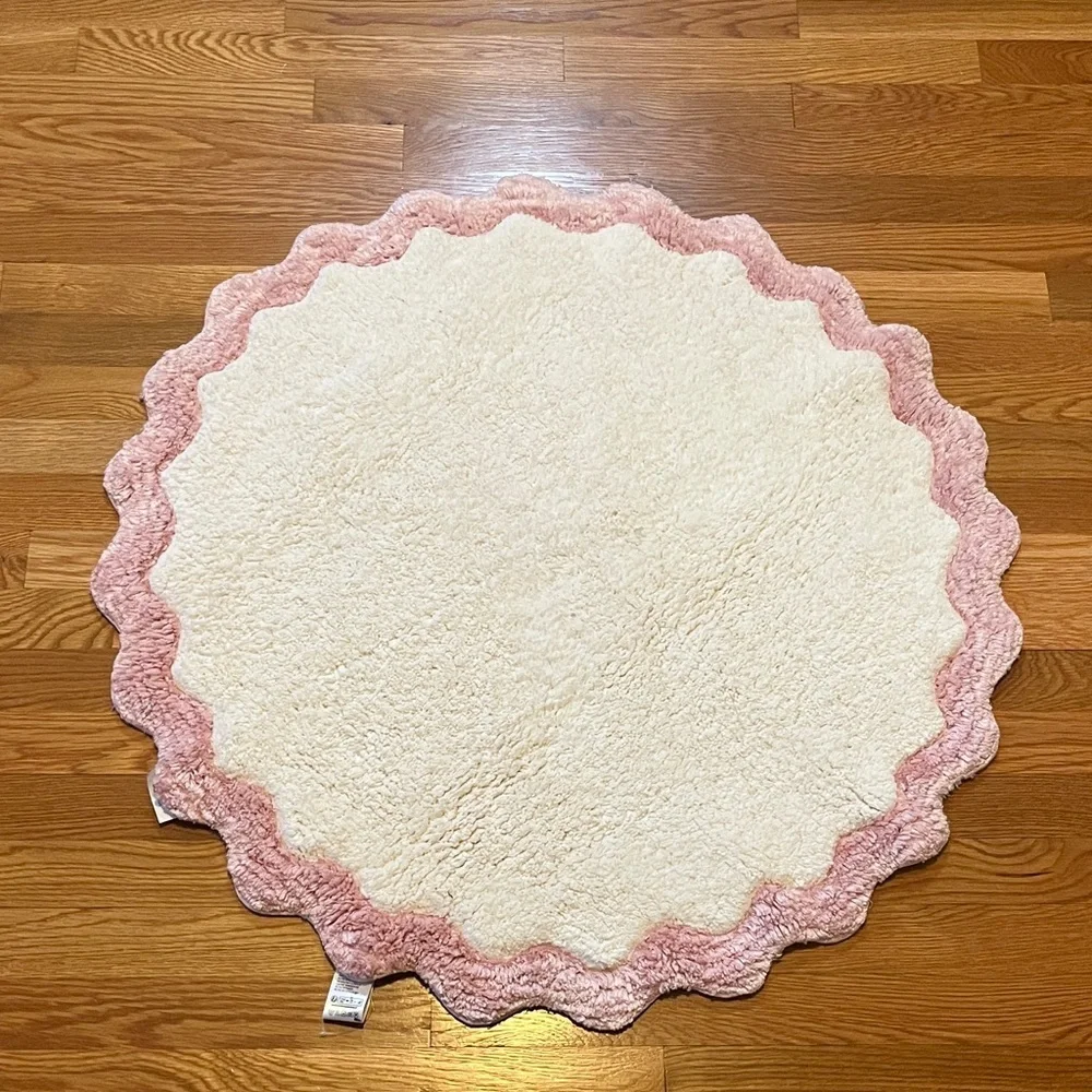 Anthropologie Scalloped Cotton Bath Mat NWOT